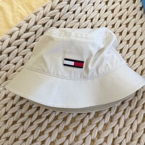 Tommy Hilfiger Ivory Bucket Hat with Signature Flag Patch